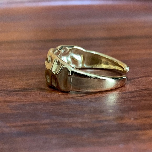 18K Gold Plated Titanium Steel Textured Ring Size 8 - Picture 2 of 6